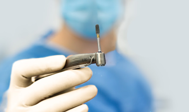 Opinii despre Dr. Cazacu Corrado Implant Dentar București Fast And Fixed Proteza Fixa Pe Implanturi în <nil> - Dentist
