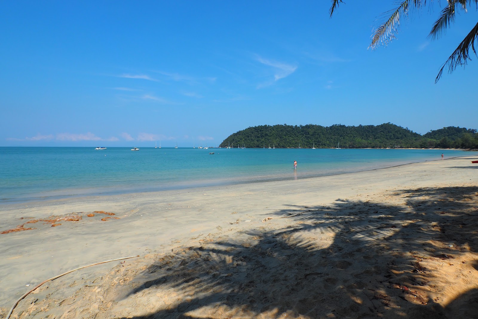 Foto av Muang Beach med ljus sand yta