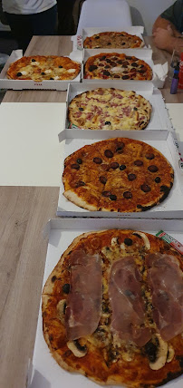 Plats et boissons du Restaurant Pizza LALY à Draguignan - n°2