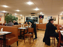 Atmosphère du Restaurant français Le Petit Périchois à La Brosse-Montceaux - n°6