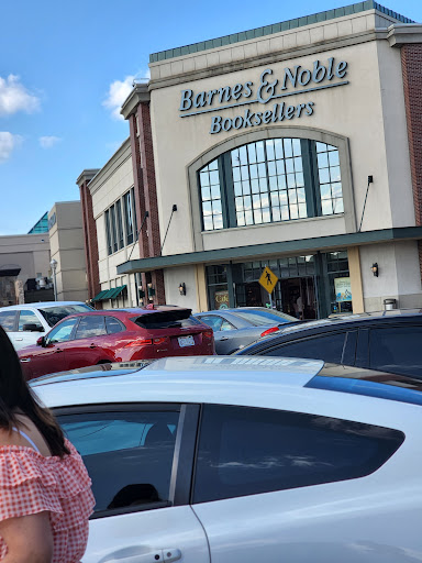 Book Store «Barnes and Noble», reviews and photos, 2500 N Mayfair Rd, Milwaukee, WI 53226, USA