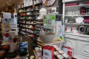 Photo n°7 de Droguerie Centrale à Oyonnax ()