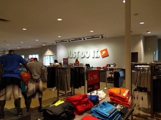 Clothing Store «Nike Factory Store», reviews and photos, 917 Lighthouse Pl, Michigan City, IN 46360, USA