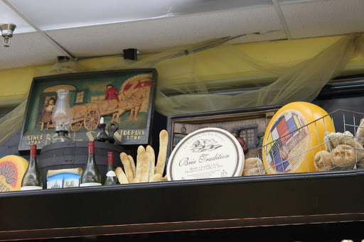 Grocery Store «Beverly Hills Market & Deli», reviews and photos, 303 N Crescent Dr, Beverly Hills, CA 90210, USA