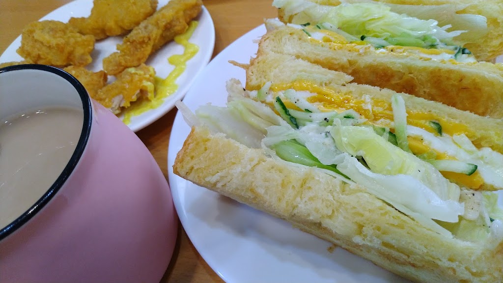 錿樂咖啡&三明治HALA coffee & sandwich內有貓咪會騷擾用餐，目前提供外帶服務，需提前通知，可加入line 的照片