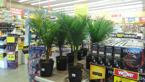 Grocery Store «Grocery Outlet Bargain Market», reviews and photos, 80 E Washington St, Petaluma, CA 94952, USA