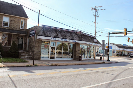 Skateboard Shop «LoweRiders Bikes and Boards», reviews and photos, 300 E Lancaster Ave, Downingtown, PA 19335, USA