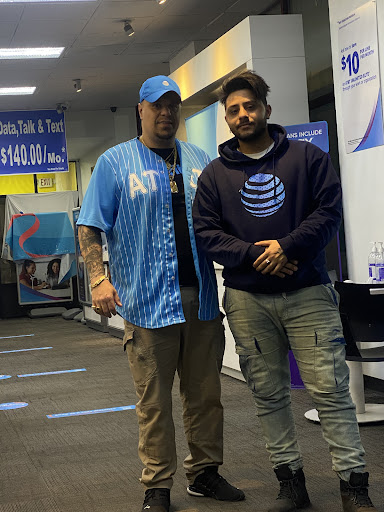 Cell Phone Store «AT&T Authorized Retailer», reviews and photos, 7320 Greenfield Rd, Dearborn, MI 48126, USA