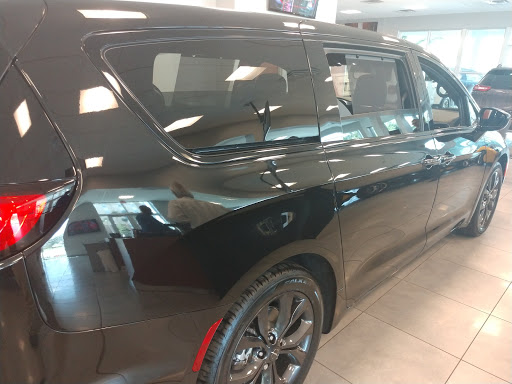 Car Dealer «Joey Accardi Chrysler, Dodge, Jeep, Ram», reviews and photos, 909 S Federal Hwy, Pompano Beach, FL 33062, USA