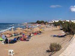 Fotografie cu Plaja Analipsi cu o linie de coastă spațioasă
