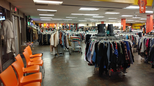 Used Clothing Store «Buffalo Exchange Austin», reviews and photos, 2904 Guadalupe St, Austin, TX 78705, USA