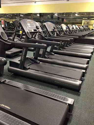 Gym «Powerhouse Gym Clinton Township 24/7», reviews and photos, 37095 S Gratiot Ave, Charter Twp of Clinton, MI 48036, USA