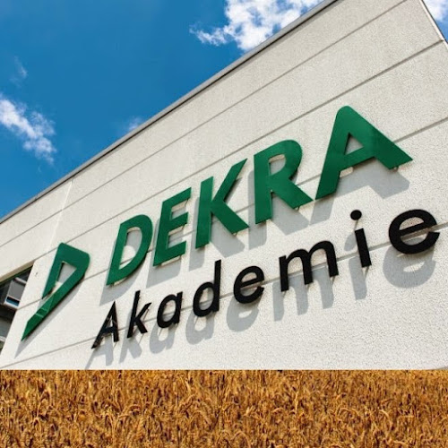 Nyitvatartás: DEKRA Akademie Kft.