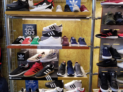 Shoe Store «Journeys», reviews and photos, 5000 Shelbyville Rd #1765, Louisville, KY 40207, USA