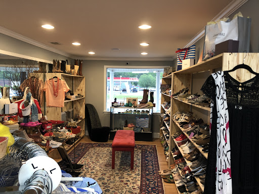 Fashion Finders Consignment, 4765 Alabama Rd NE #120, Roswell, GA 30075, USA, 