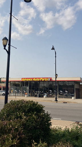 Auto Parts Store «Advance Auto Parts», reviews and photos, 696 Roosevelt Rd, Glen Ellyn, IL 60137, USA