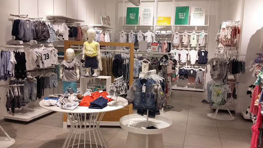 Clothing Store «H&M», reviews and photos, 2 S 69th St, Upper Darby, PA 19082, USA