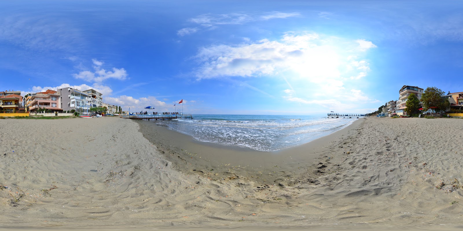 Foto af Altinova beach - populært sted blandt afslapningskendere