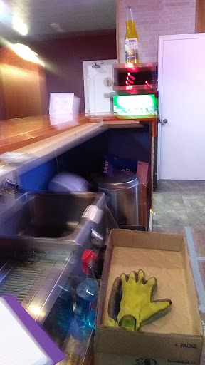 Liquor Store «Ten Lew Liquors», reviews and photos, 1808 10th St, Waukegan, IL 60085, USA