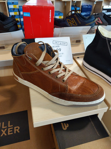 Shoe Store «DSW Designer Shoe Warehouse», reviews and photos, 9601 Skokie Blvd, Skokie, IL 60077, USA