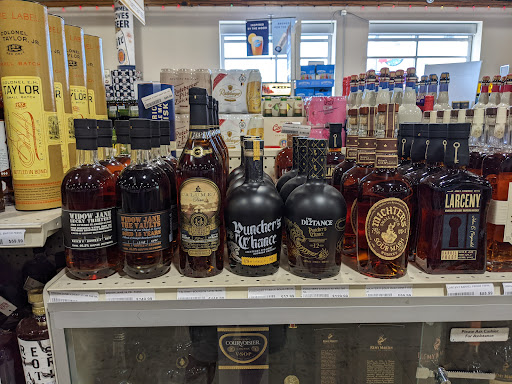 Famous Wine & Spirits, 7714 Madison St, Forest Park, IL 60130, USA, 