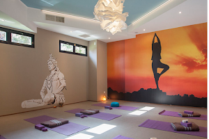 Escuela de Yoga Chary Lozano image