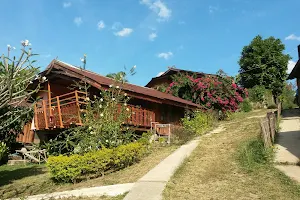 Darling View Point Bungalows image