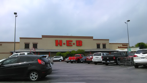 Grocery Store «H-E-B Grocery», reviews and photos, 101 S Clay St, Ennis, TX 75119, USA