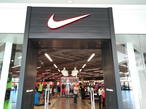 Clothing Store «Nike Factory Store», reviews and photos, 1101 Outlet Collection Way, Auburn, WA 98001, USA