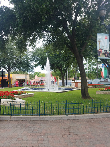 Shopping Mall «Looney Tunes Mall - Six Flags Over Texas», reviews and photos, 2201 E Road to Six Flags St, Arlington, TX 76011, USA