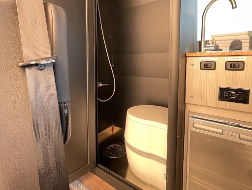 Mercedes Benz Dealer «Mercedes-Benz of Salem», reviews and photos, 2405 Commercial St SE, Salem, OR 97302, USA