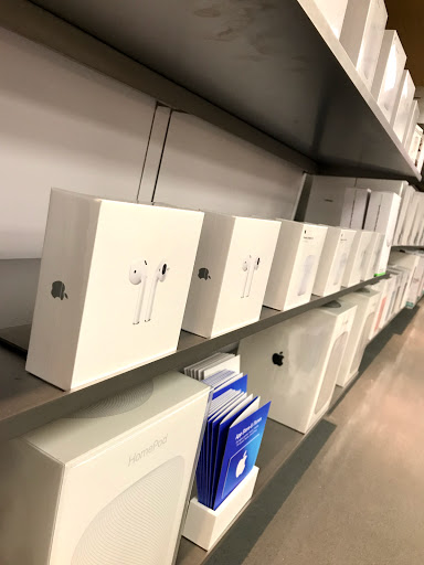 Computer Store «Apple Solomon Pond Mall», reviews and photos, 601 Donald Lynch Blvd, Marlborough, MA 01752, USA