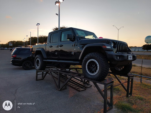 Car Dealer «Lone Star Chrysler Dodge Jeep Ram», reviews and photos, 8811 I-35, San Antonio, TX 78211, USA