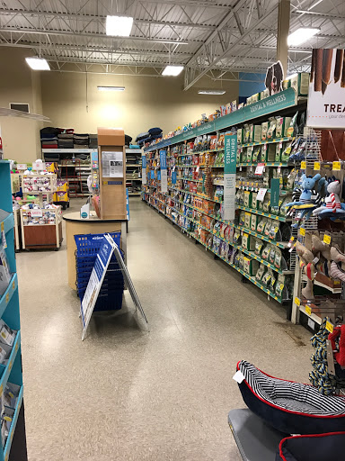 Pet Supply Store «PetSmart», reviews and photos, 637 Woodbury Glassboro Rd, Sewell, NJ 08080, USA