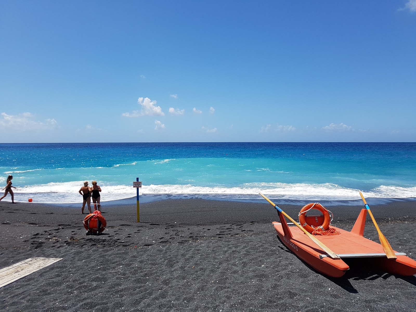 Spiaggia di Fiuzzi'in fotoğrafı uçurumlarla desteklenmiş