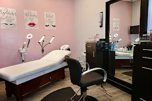 Brows & Beauty Salon image