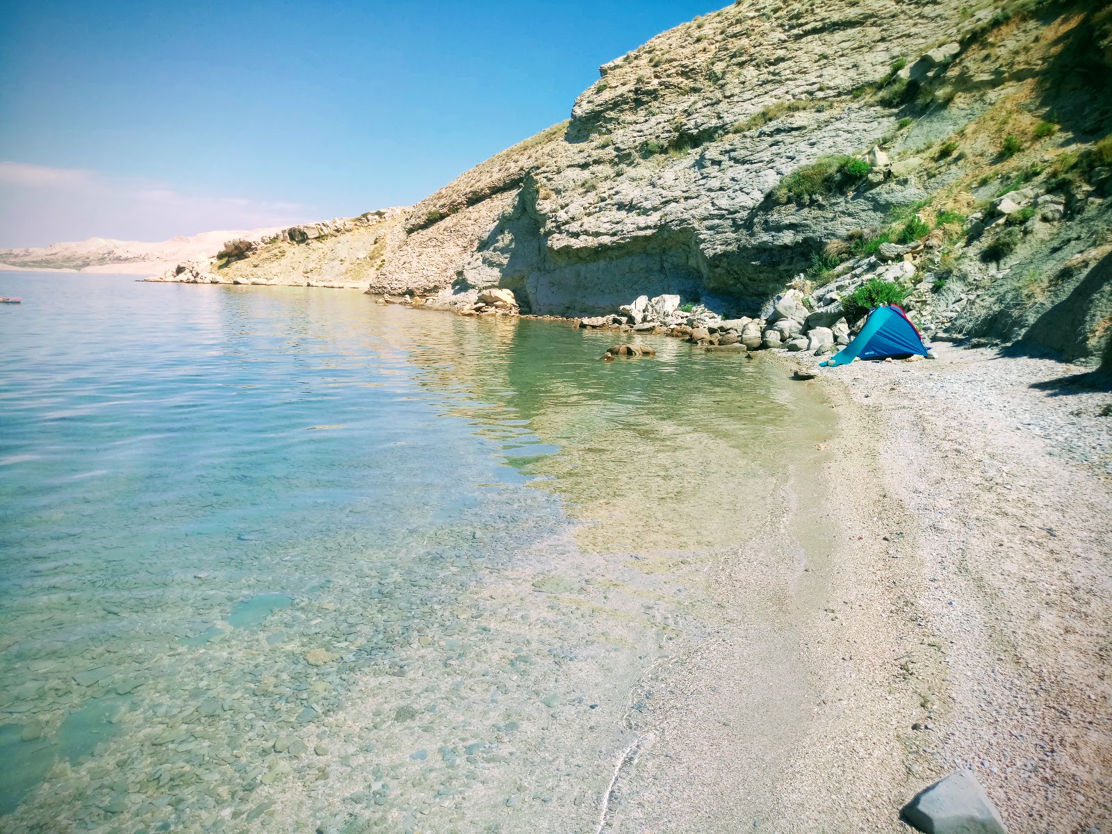 Foto van Veli-Bok beach ondersteund door kliffen