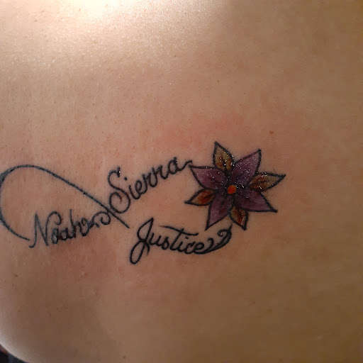 Tattoo Shop «Evil Twins Piercing Studio», reviews and photos, 215 N Stockwell Rd, Evansville, IN 47715, USA