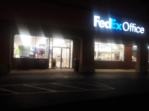 Print Shop «FedEx Office Print & Ship Center», reviews and photos, 2330 N Hwy 67, Florissant, MO 63033, USA