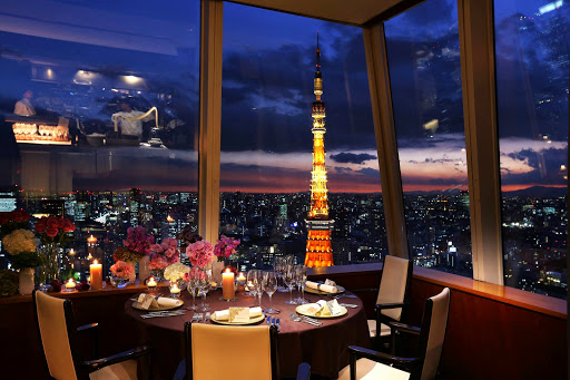 景色を望むロマンチックなディナー 東京