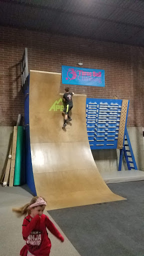 Rock Climbing Gym «Apex Climbing Gym», reviews and photos, 7200 W 106th St, Overland Park, KS 66212, USA