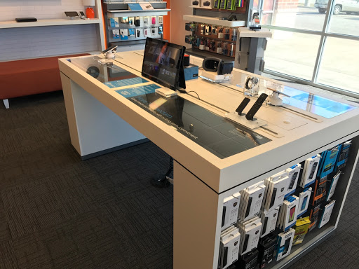 Cell Phone Store «AT&T Authorized Retailer», reviews and photos, 4310 N Leavitt Rd, Lorain, OH 44053, USA