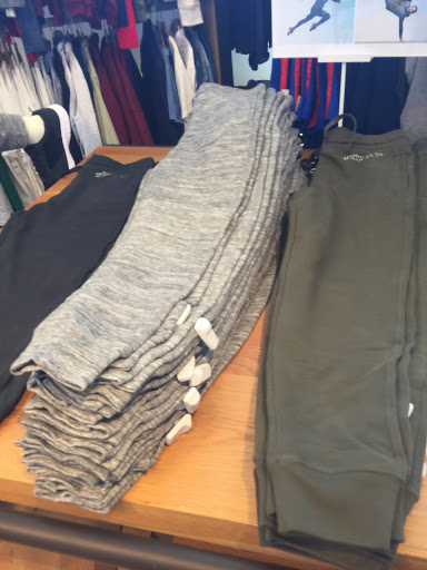 Clothing Store «Gap Factory Store», reviews and photos, 741 S Broadway, Los Angeles, CA 90014, USA