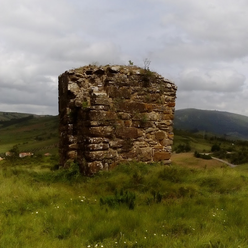 Ruinas do Castelo de Vila Verde dos Francos