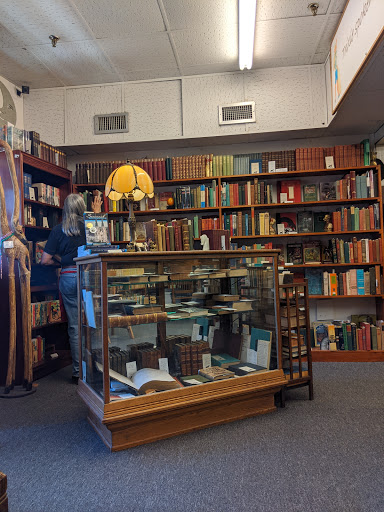 Book Store «Books on Bay», reviews and photos, 224 W Bay St, Savannah, GA 31401, USA