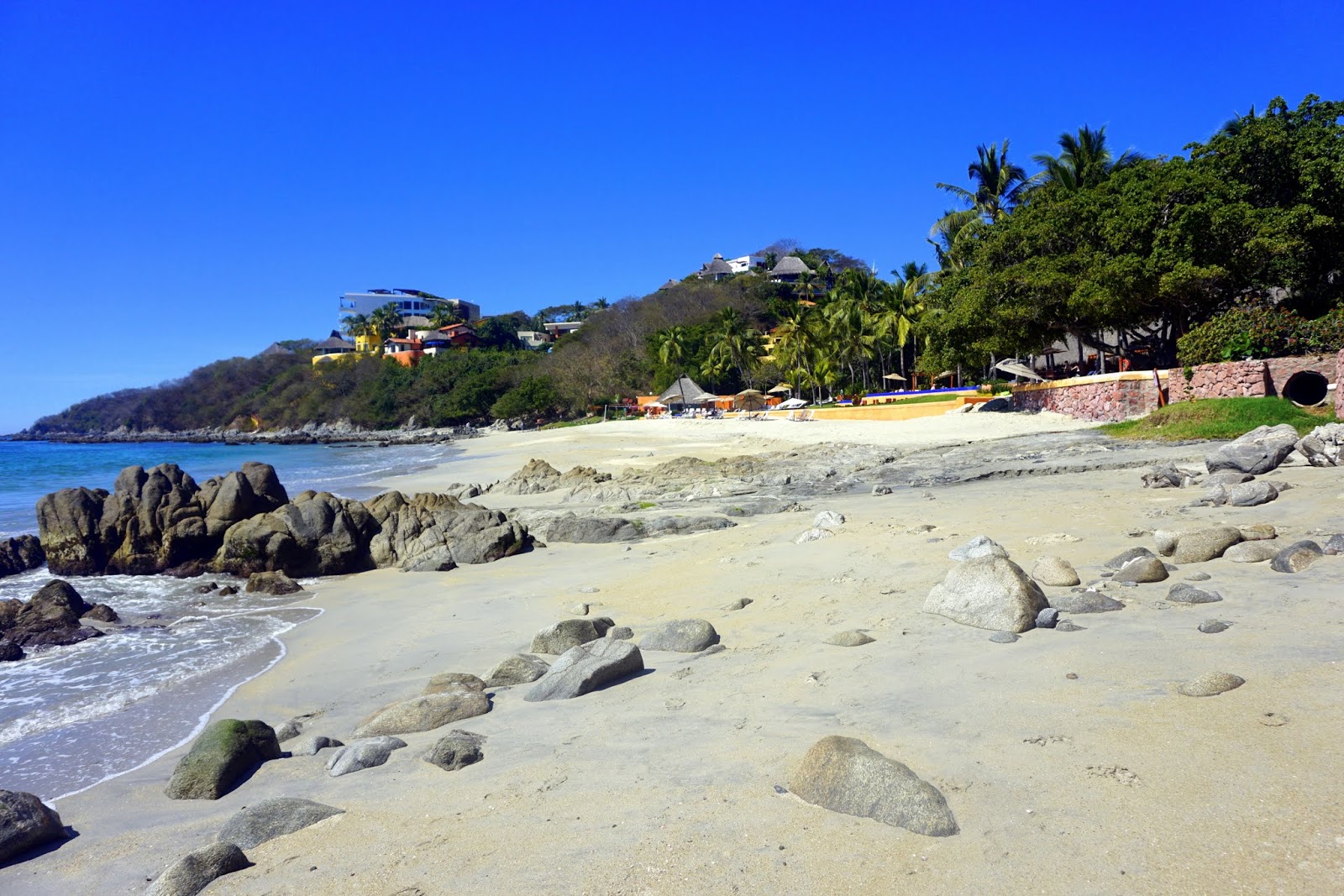 Pichon beach的照片 带有米色沙子表面