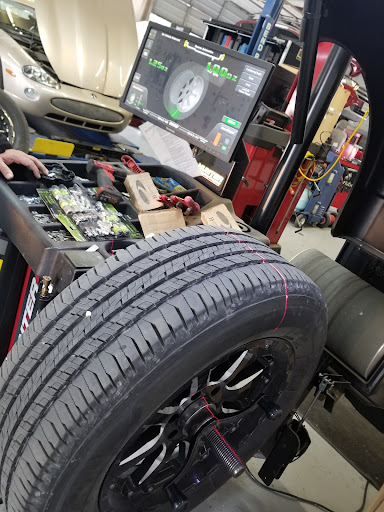 Tire Shop «Discount Tire Store - Kerrville, TX», reviews and photos, 1180 Junction Hwy., Kerrville, TX 78028, USA