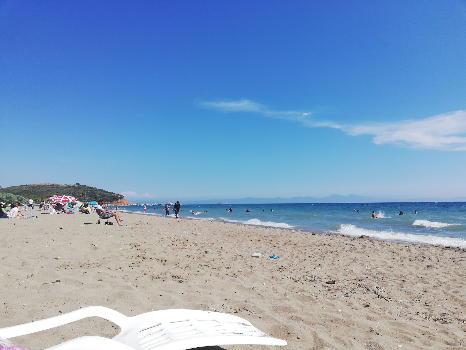 Φωτογραφία του Gumuldur beach με φωτεινή άμμος επιφάνεια