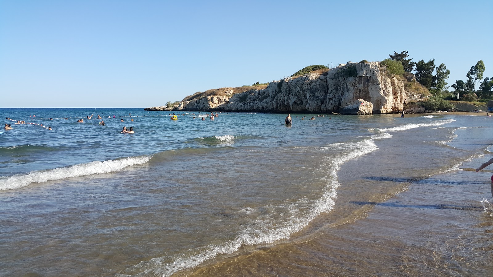 Fotografie cu Ayas beach cu nivelul de curățenie înalt