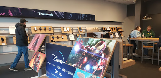 Cell Phone Store «Verizon», reviews and photos, 8612 SE Sunnyside Rd, Clackamas, OR 97015, USA